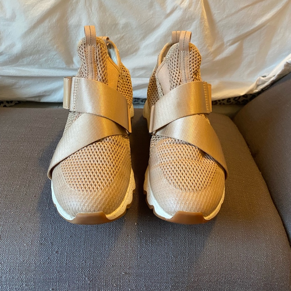 Blush Sorel Kinetic shoes